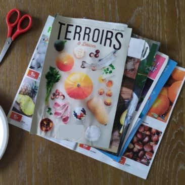 Collecter des prospectus contenant des images de fruits et légumes ou imprimer des photos à partir d’une banque d’images libres de droit comme Pixabay.