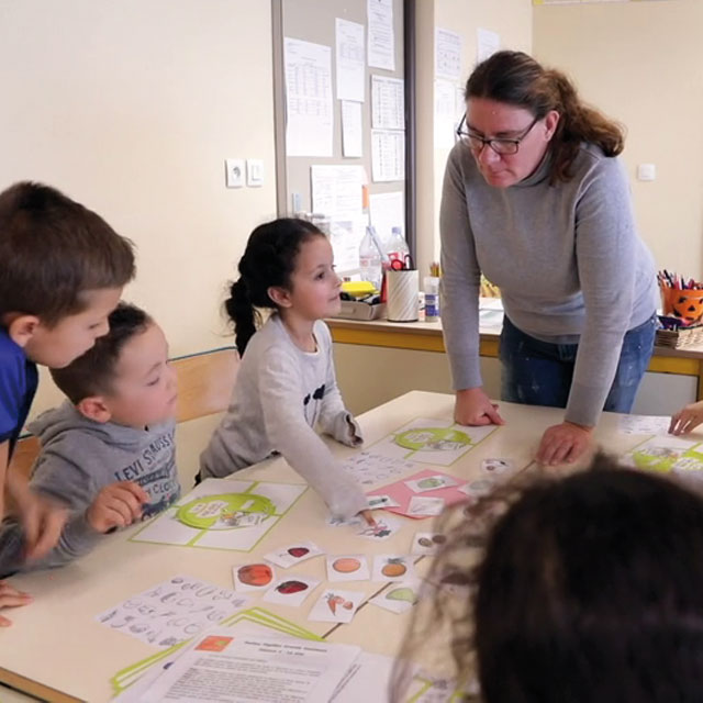 Atelier en classe avec des enfants et parent