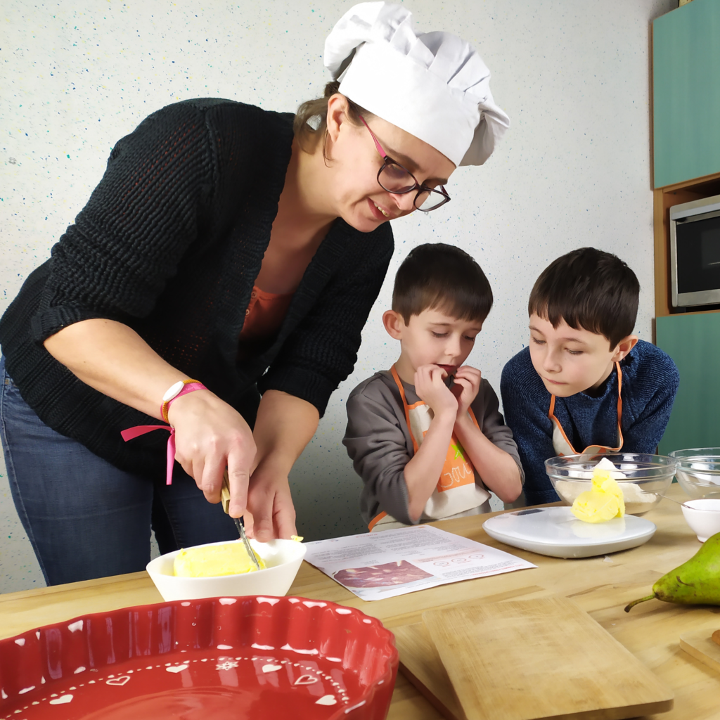 Parent et enfants en cuisine
